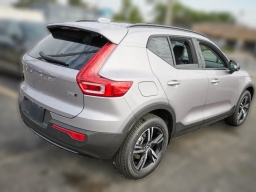 Volvo XC40 Core B5 AWD 2026