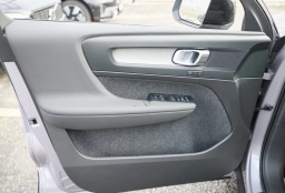 Volvo XC40 Core B5 AWD 2026