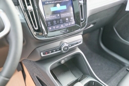 Volvo XC40 Core B5 AWD 2026