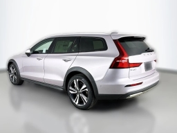 Volvo V60 Cross Country Plus B5 AWD 2026