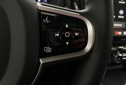Volvo XC60 Plus B5 AWD 2026