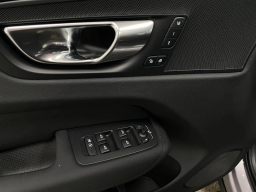 Volvo XC60 Plus B5 AWD 2026