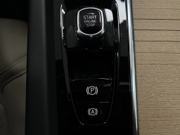 Volvo XC60 Plus B5 AWD 2026