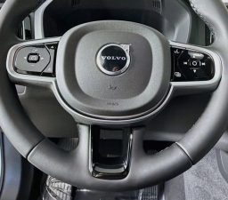 Volvo XC60 Plus B5 AWD 2026