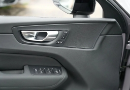 Volvo XC60 Plus B5 AWD 2026