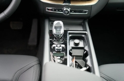 Volvo XC60 Plus B5 AWD 2026