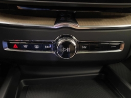 Volvo XC60 Plus B5 AWD 2026