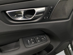 Volvo XC60 Plus B5 AWD 2026