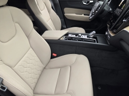 Volvo XC60 Plus B5 AWD 2026