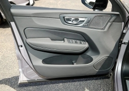 Volvo XC60 Plus B5 AWD 2026