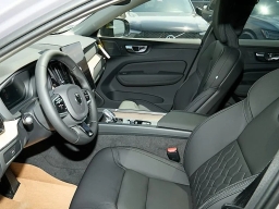 Volvo XC60 Plus B5 AWD 2026