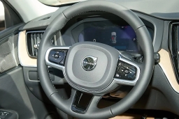 Volvo XC60 Plus B5 AWD 2026