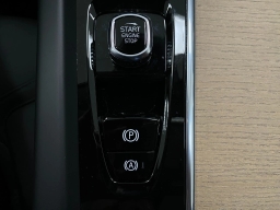 Volvo XC60 Plus B5 AWD 2026