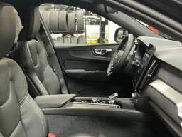 Volvo XC60 Ultra Black Edition B5 AWD 2026