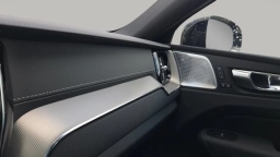 Volvo XC60 Ultra Black Edition B5 AWD 2026