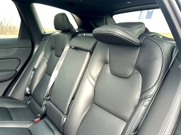 Volvo XC60 Ultra Black Edition B5 AWD 2026