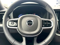 Volvo XC60 Ultra Black Edition B5 AWD 2026
