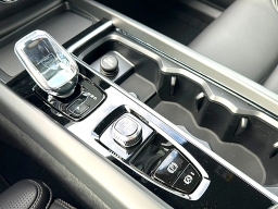 Volvo XC60 Ultra Black Edition B5 AWD 2026