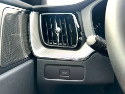 Volvo XC60 Ultra Black Edition B5 AWD 2026