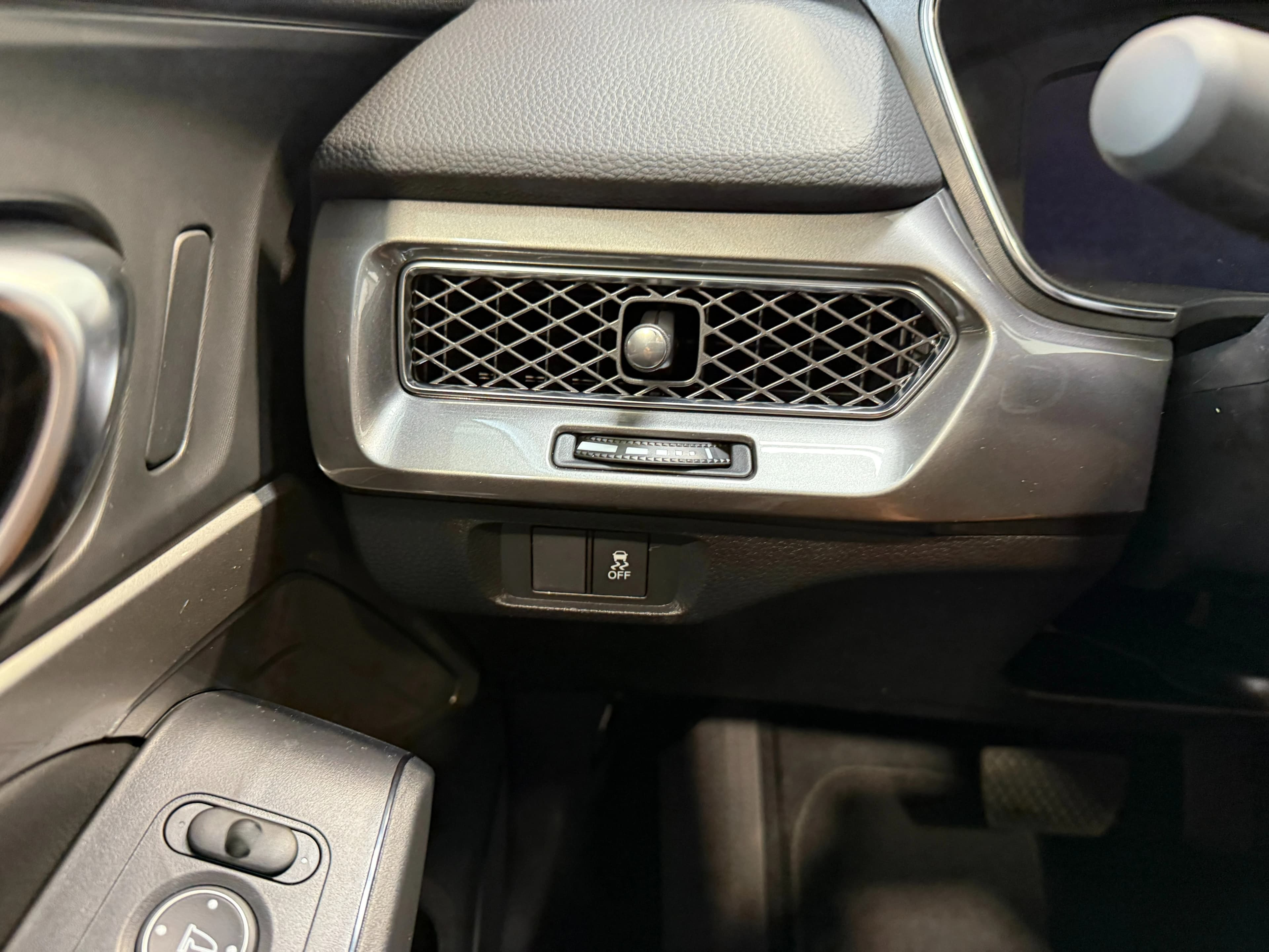 Acura Integra Base (CVT) CVT 2026 — side view