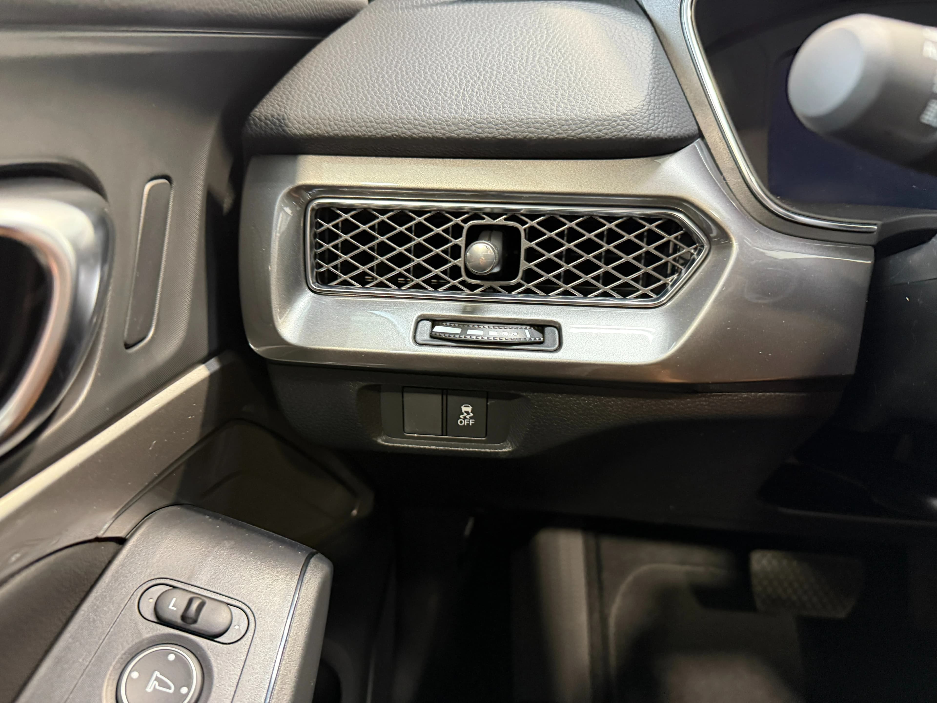 Acura Integra Base (CVT) CVT 2026 — side view