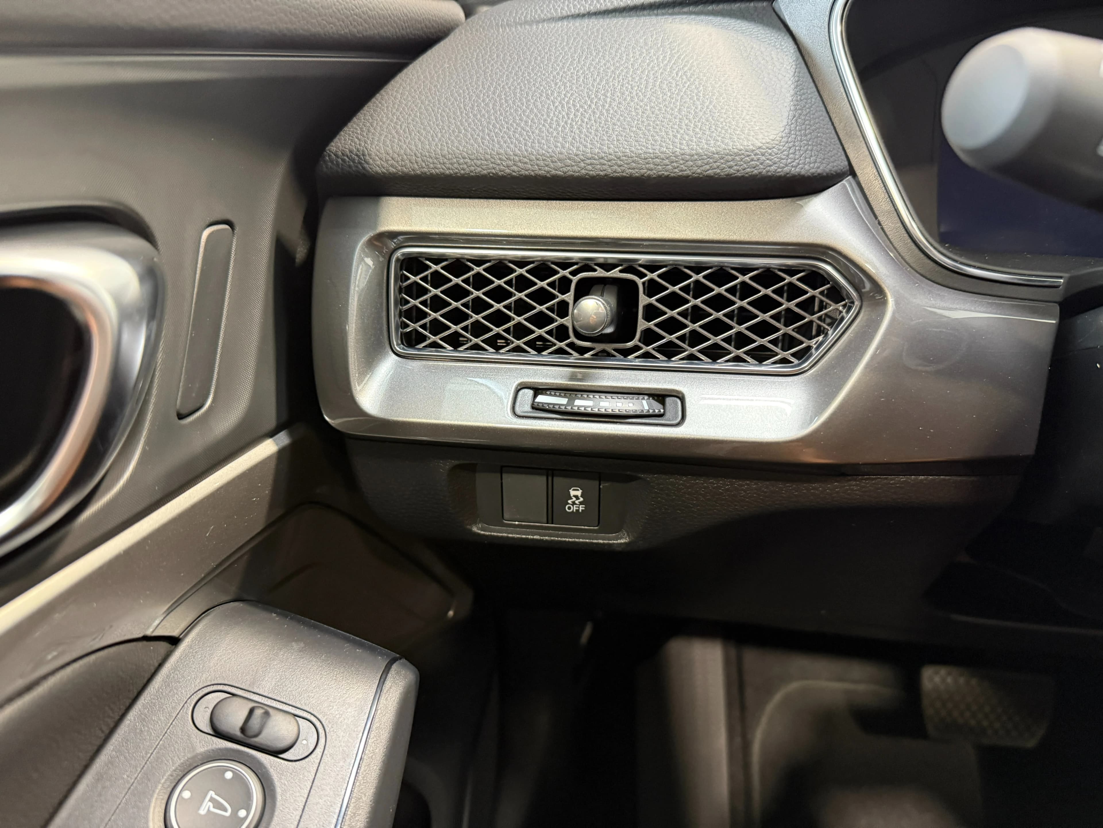 Acura Integra Base (CVT) CVT 2026 — side view