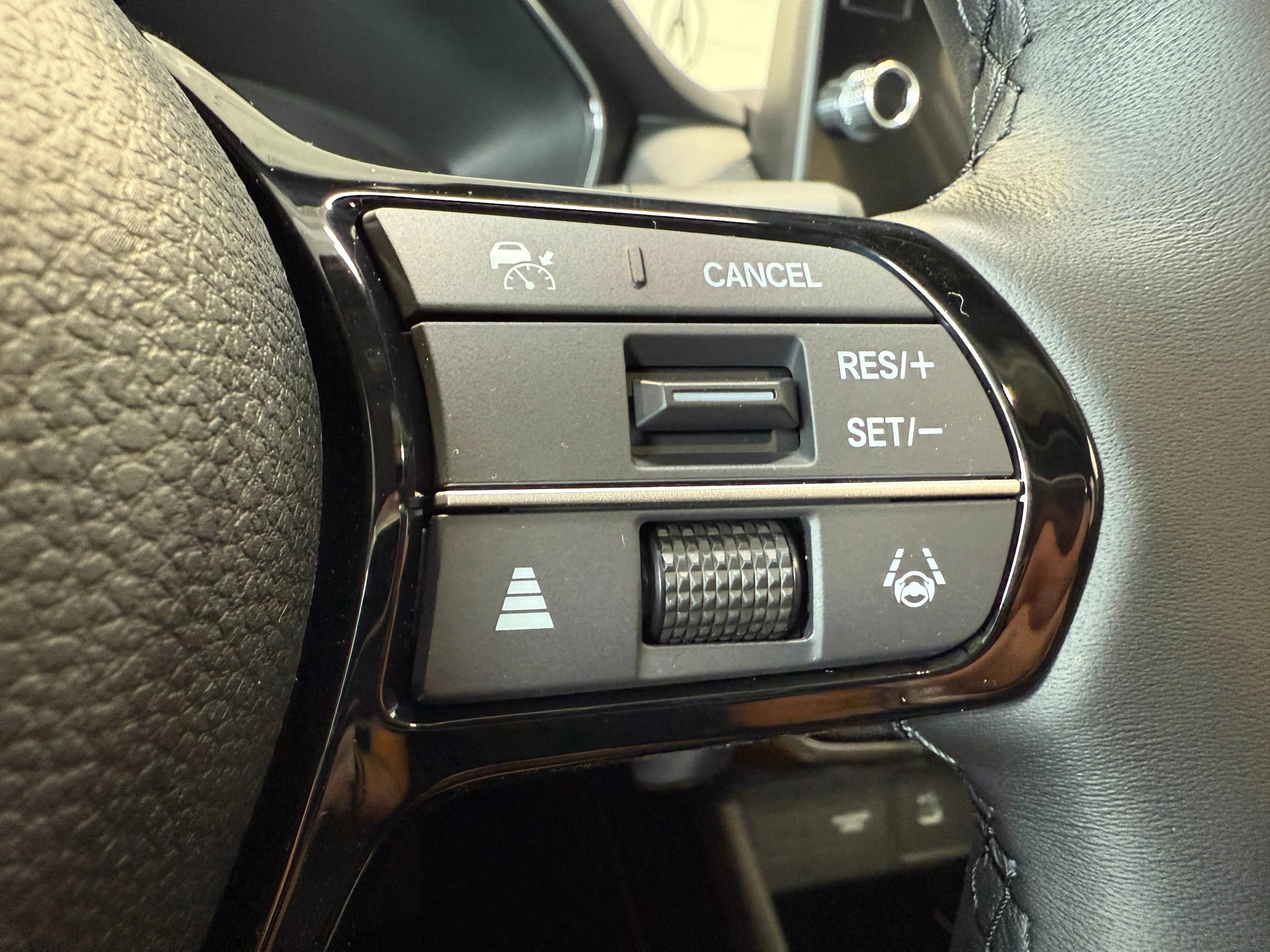 Acura Integra Base (CVT) CVT 2026 — side view