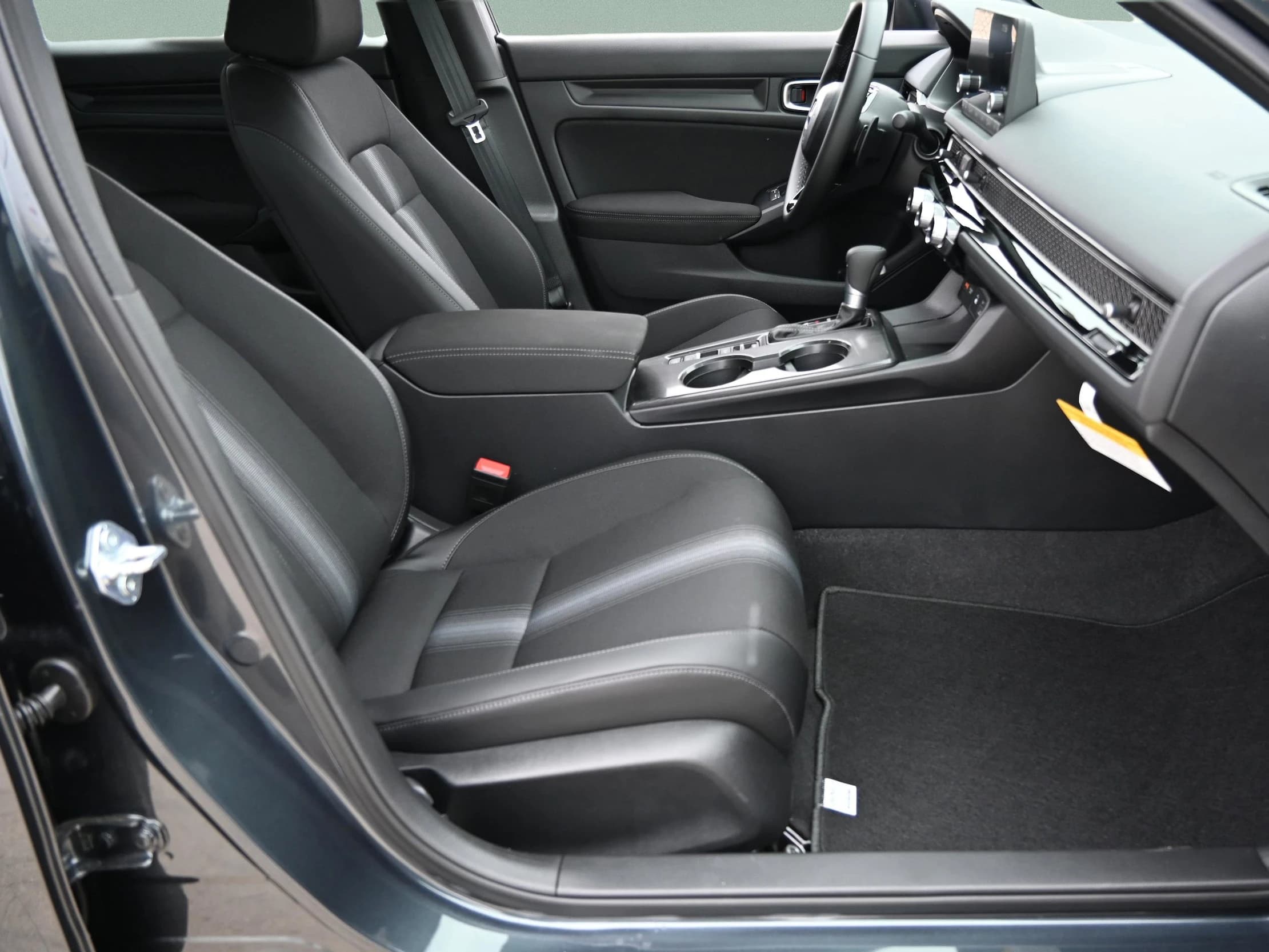 Honda Civic Hatchback Sport CVT 2026 — side view