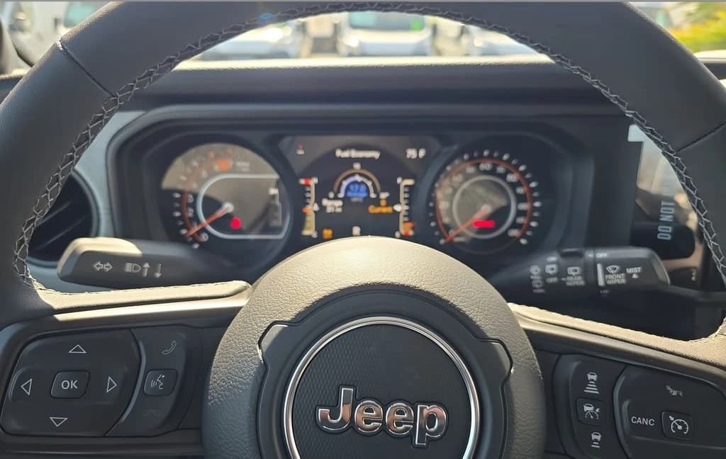 Jeep Wrangler California Edition 4 Door 4x4 2026 — side view