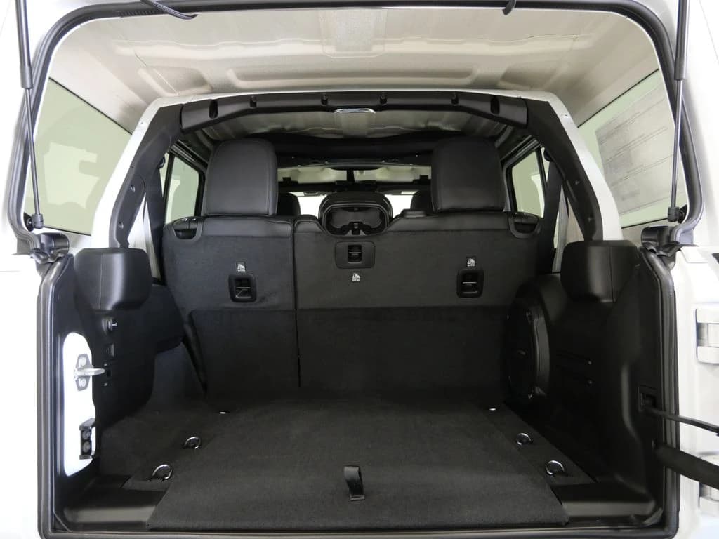 Jeep Wrangler Sahara 4 Door 4x4 2026 — side view