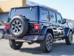 Jeep Wrangler Sahara 4 Door 4x4 2025 — side view