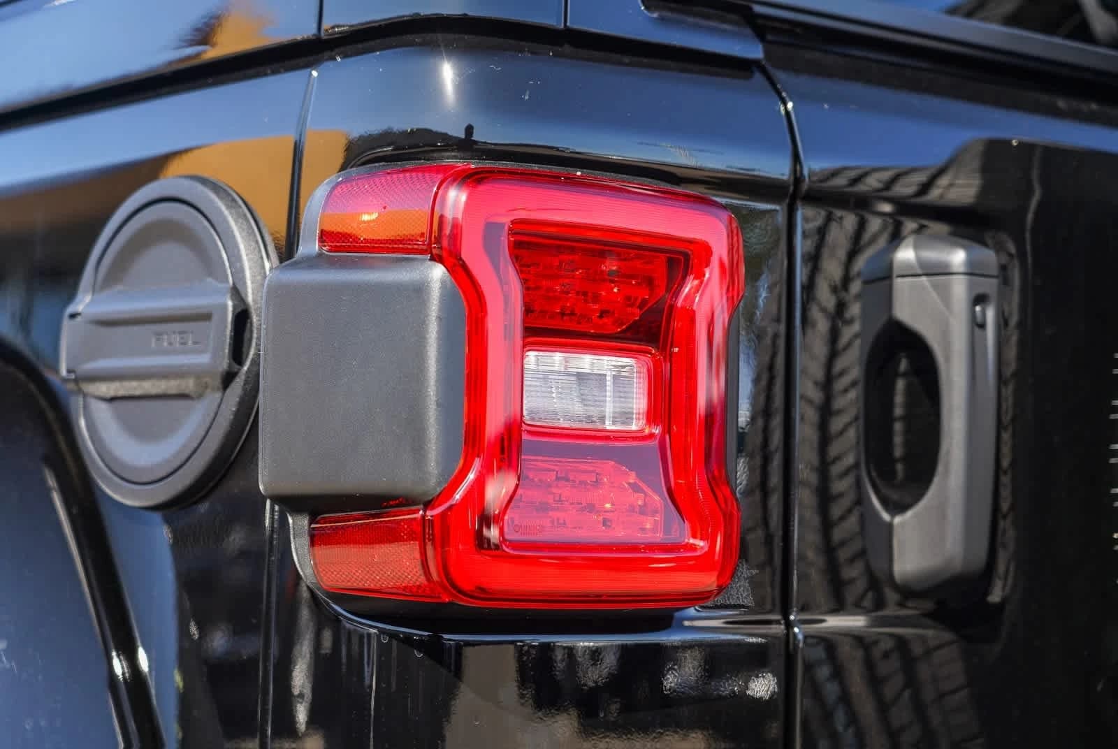 Jeep Wrangler Sahara 4 Door 4x4 2025 — side view