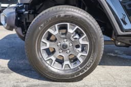 Jeep Wrangler Sahara 4 Door 4x4 2025 — side view