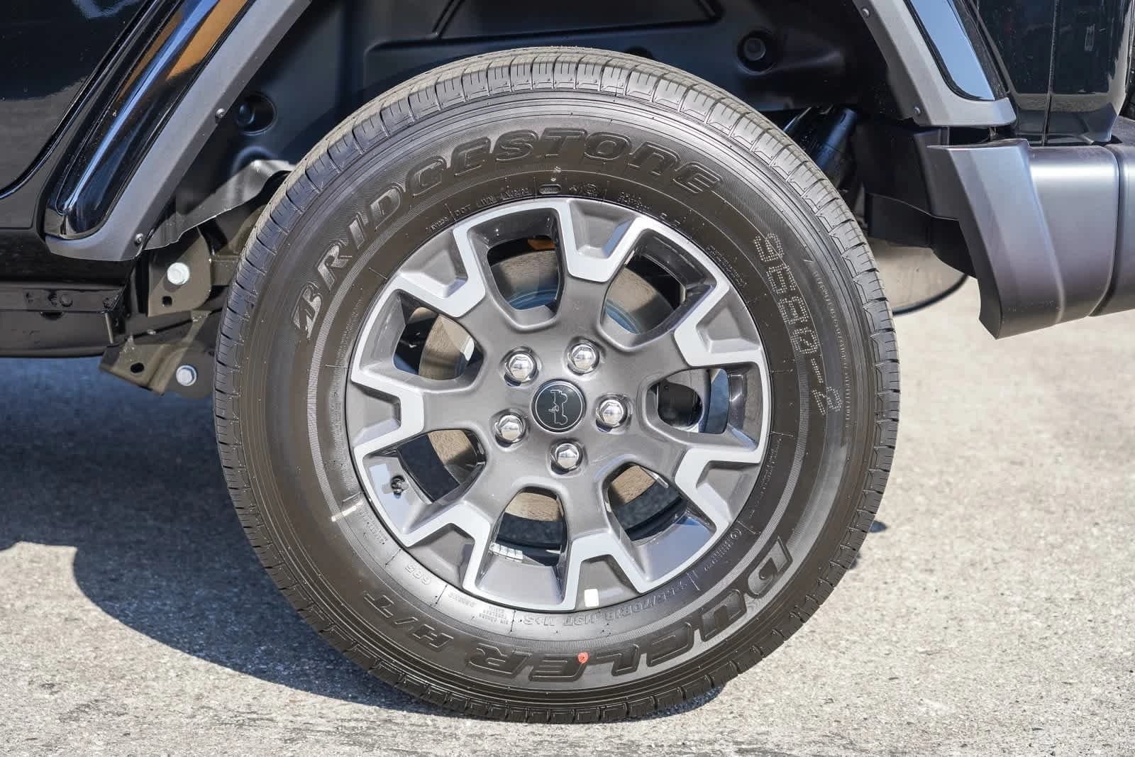 Jeep Wrangler Sahara 4 Door 4x4 2025 — side view