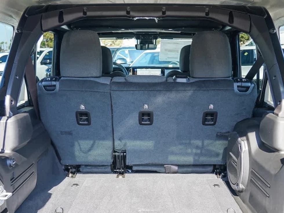 Jeep Wrangler Sahara 4 Door 4x4 2025 — side view