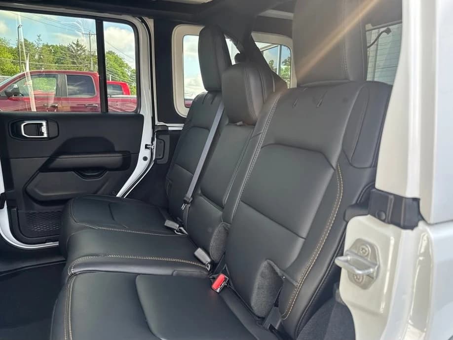 Jeep Wrangler Sahara 4 Door 4x4 2026 — side view