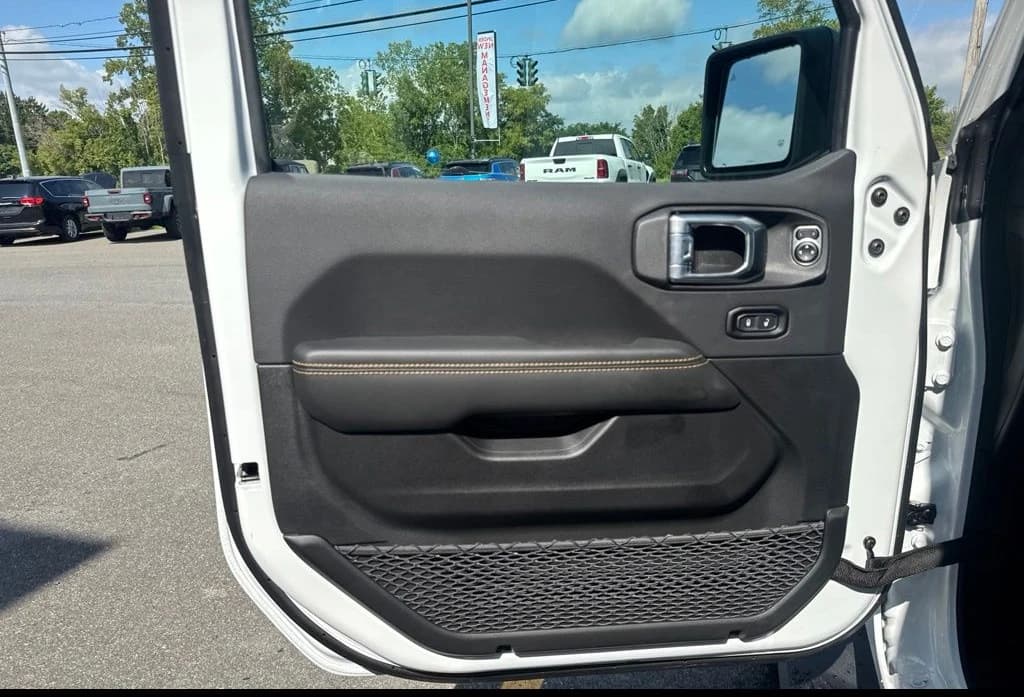 Jeep Wrangler Sahara 4 Door 4x4 2026 — side view