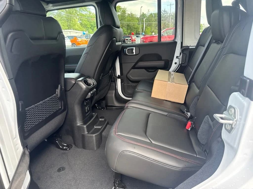 Jeep Wrangler Rubicon 4 Door 4x4 2026 — side view