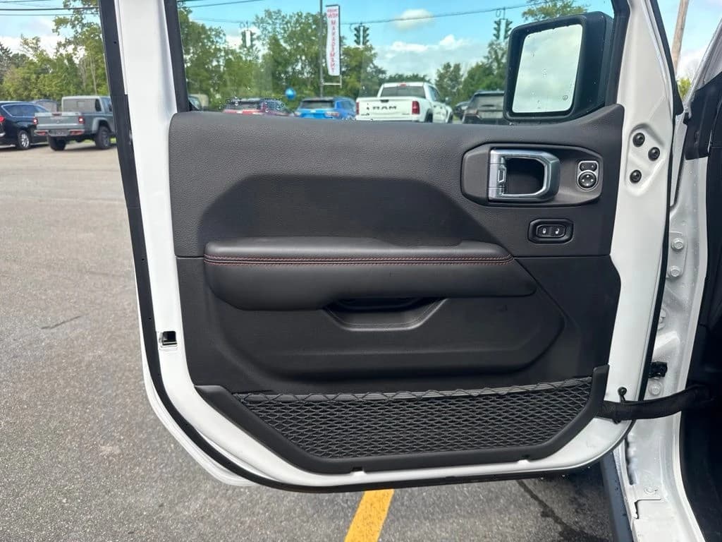 Jeep Wrangler Rubicon 4 Door 4x4 2026 — side view