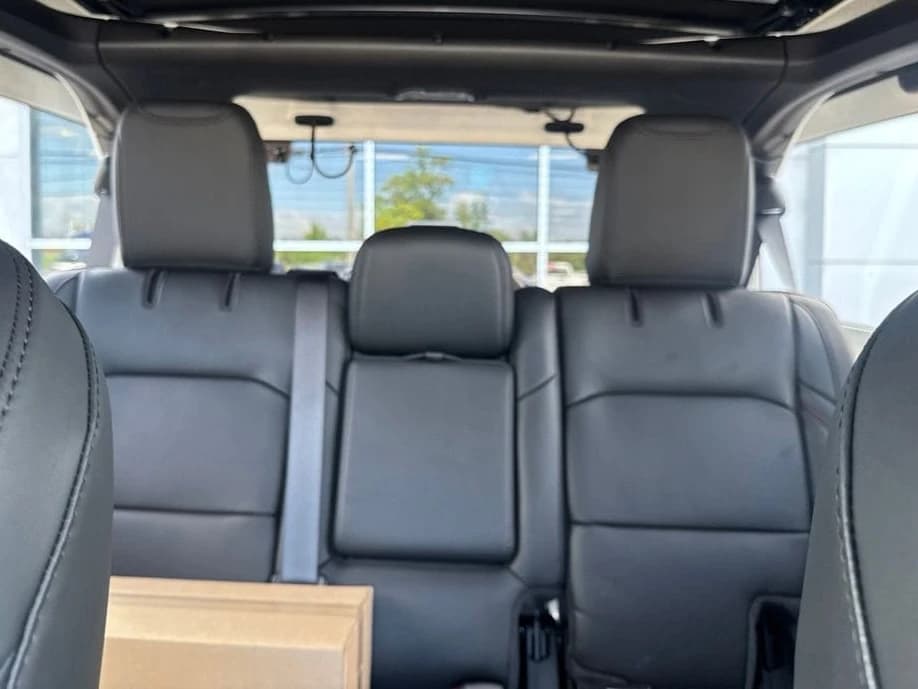 Jeep Wrangler Rubicon 4 Door 4x4 2026 — side view