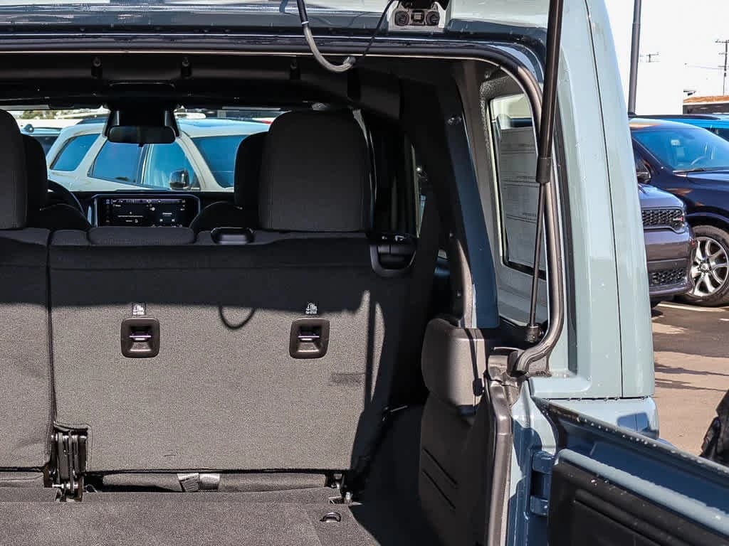 Jeep Wrangler Rubicon 4 Door 4x4 2026 — side view