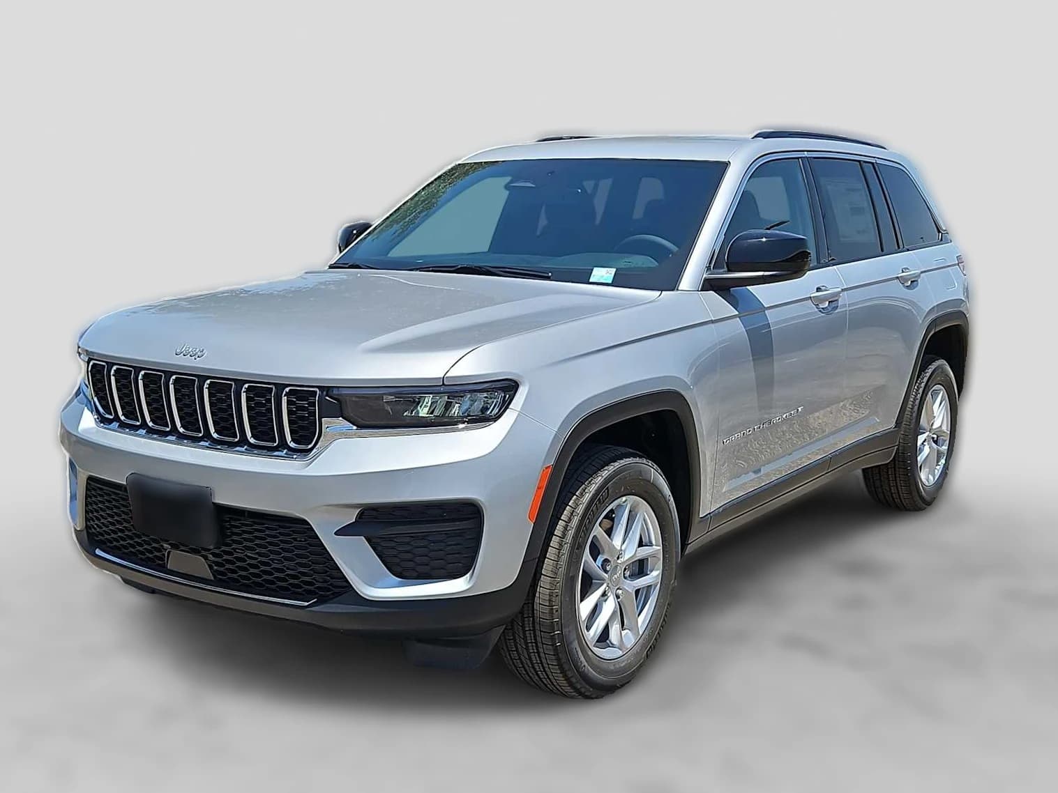 Jeep Grand Cherokee Laredo 4x2 2026 — side view