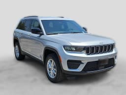 Jeep Grand Cherokee Laredo 4x2 2026 — side view