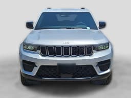 Jeep Grand Cherokee Laredo 4x2 2026 — side view