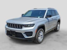 Jeep Grand Cherokee Laredo 4x2 2026 — side view