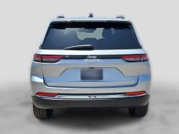 Jeep Grand Cherokee Laredo 4x2 2026 — side view