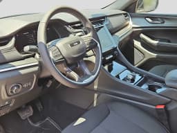 Jeep Grand Cherokee Laredo 4x2 2026 — side view
