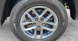 Jeep Grand Cherokee Laredo 4x2 2026 — side view