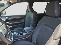 Jeep Grand Cherokee Laredo 4x2 2026 — side view
