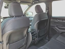 Jeep Grand Cherokee Laredo 4x2 2026 — side view